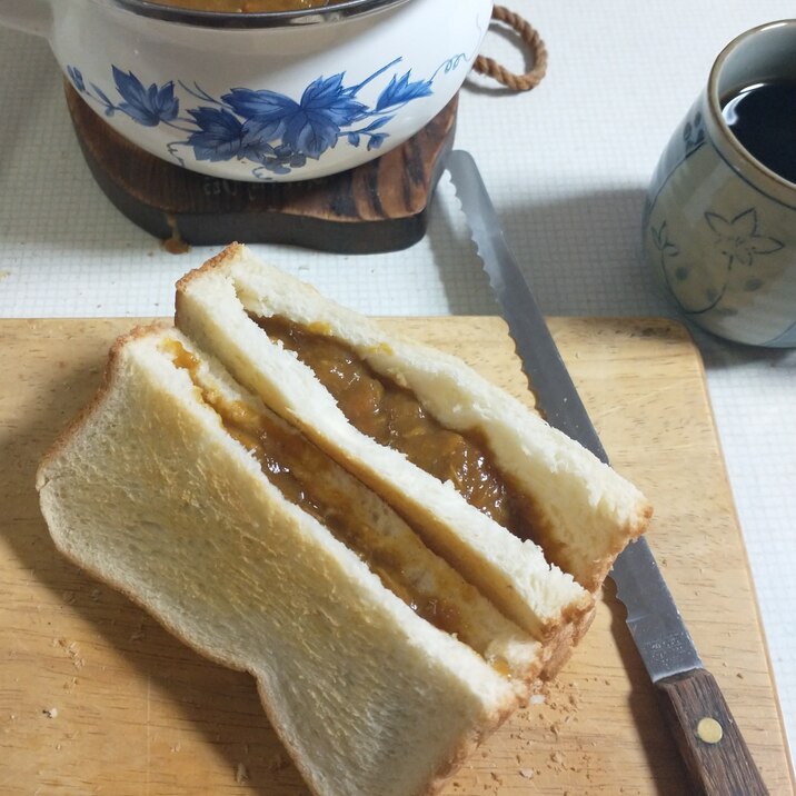 超簡単！カレーが残ったらトーストカレーパン